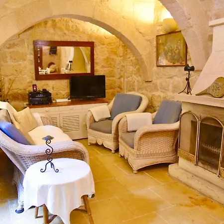 Beautiful Farmhouse With Courtyard And Bbq In Gozo